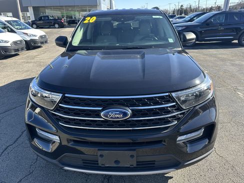 Used 2020 Ford Explorer XLT w/ Equipment Group 202A AWD/4WD image 8