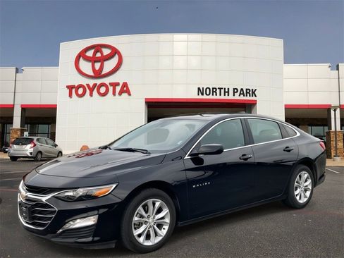 Used 2025 Chevrolet Malibu LT image 1