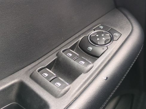 Used 2022 Ford Edge SEL image 25