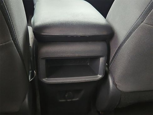 Used 2021 Toyota RAV4 LE image 17