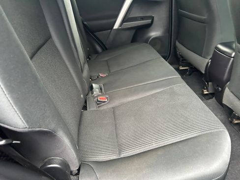 Used 2017 Toyota RAV4 LE AWD/4WD image 24