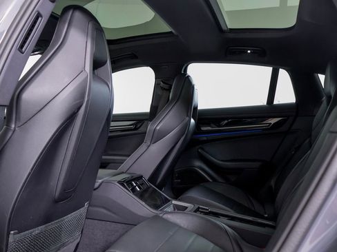 Certified 2025 Porsche Panamera w/ Premium Package RWD image 9