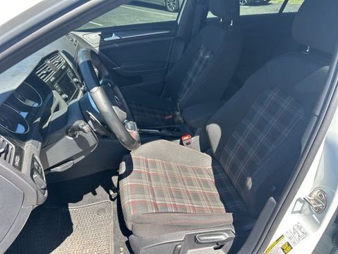 Used 2019 Volkswagen Golf 4-Door image 3