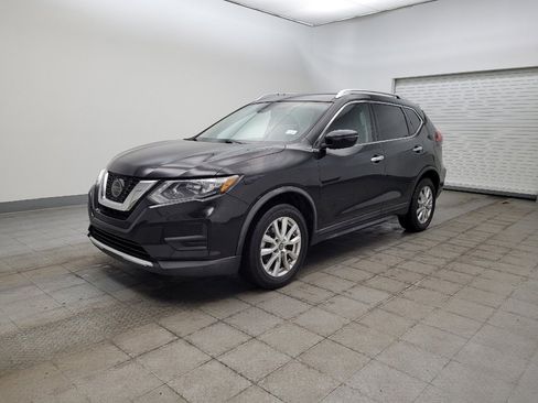 Used 2020 Nissan Rogue SV image 2