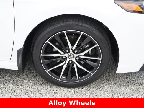 Used 2024 Toyota Camry SE image 5