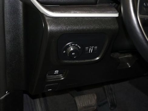 Used 2022 Jeep Grand Cherokee Limited AWD/4WD image 26