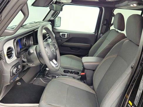 Used 2025 Jeep Wrangler Sahara image 20
