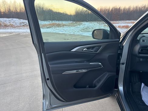 New 2025 Chevrolet Traverse LT w/ Midnight/Sport Edition image 13