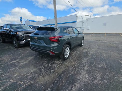 New 2026 Chevrolet Trax LS w/ LS Convenience Package FWD image 7
