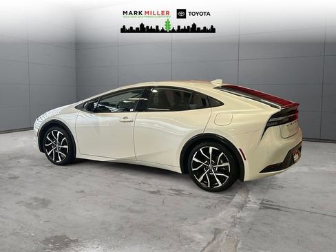 Used 2025 Toyota Prius Plug-In Hybrid image 3