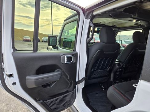 Used 2022 Jeep Wrangler Unlimited Rubicon w/ Xtreme Recon 35" Tire Package image 26