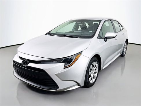 Used 2024 Toyota Corolla LE image 5