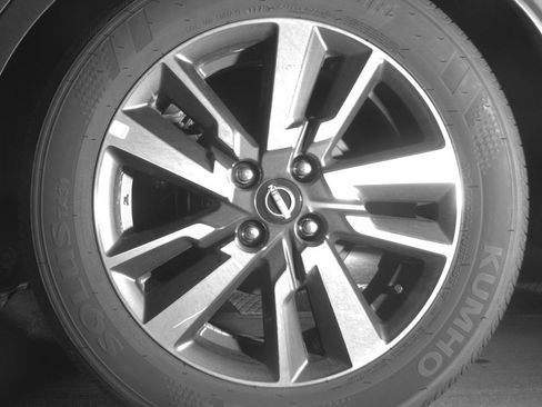 Used 2025 Nissan Versa SV image 14