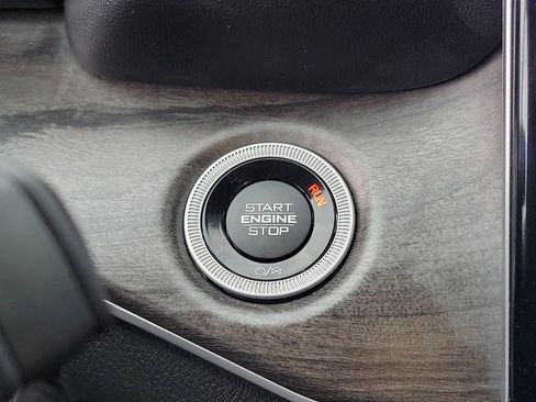 Used 2023 Jeep Grand Cherokee L Limited w/ Trailer Tow Group (B) image 10