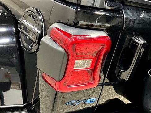 Used 2022 Jeep Wrangler Unlimited Sahara image 22