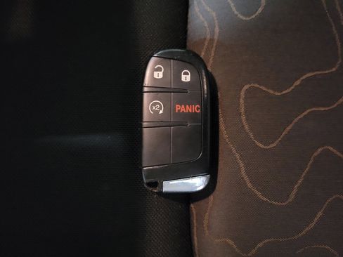 Used 2023 Jeep Renegade Latitude image 32