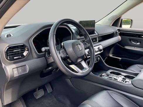 Used 2023 Honda Pilot Touring image 16