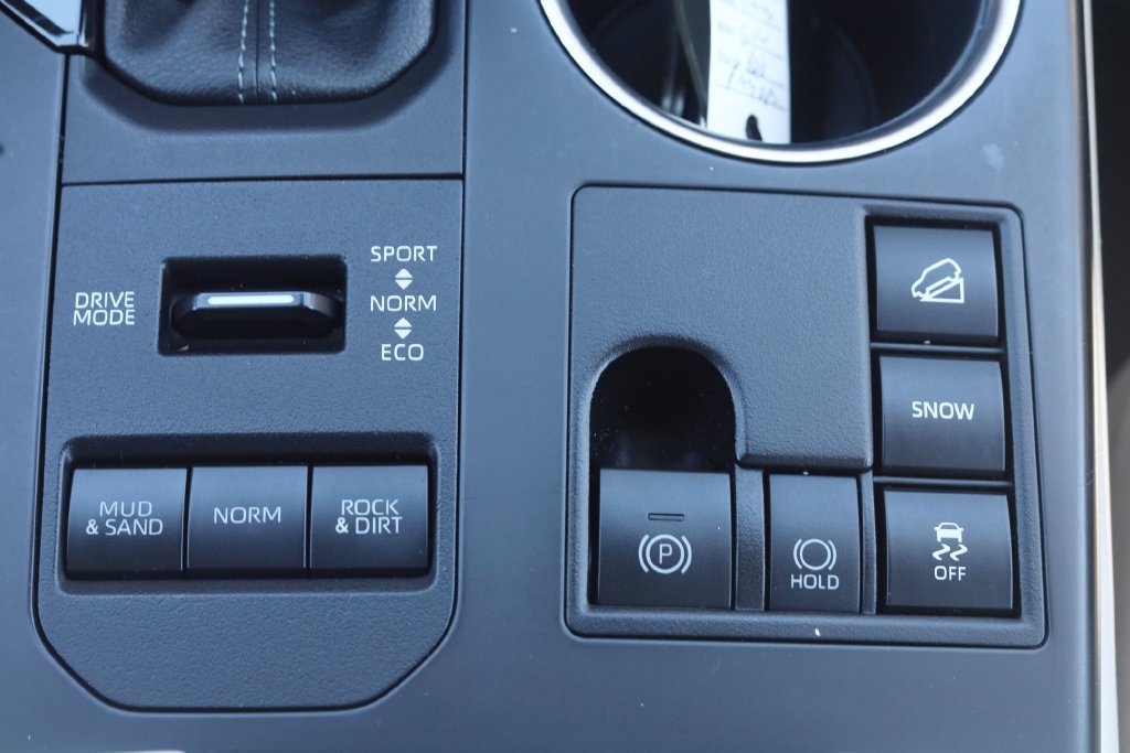 Used 2023 Toyota Highlander XLE AWD/4WD image 18