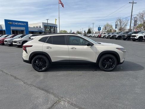New 2026 Chevrolet Trax ACTIV w/ Sunroof Package FWD image 8