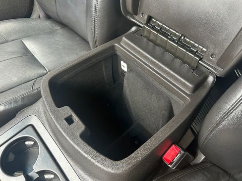 Used 2013 Chevrolet Avalanche LT image 30