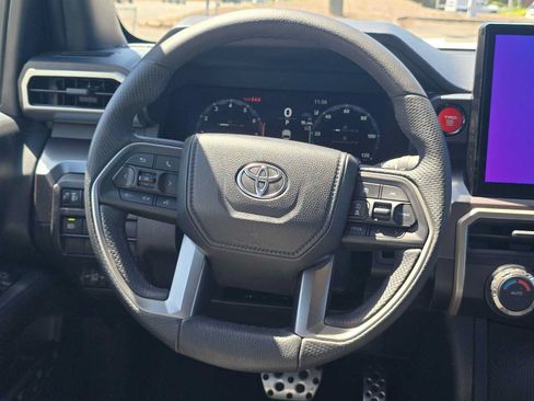Used 2025 Toyota Tacoma TRD Sport AWD/4WD image 19
