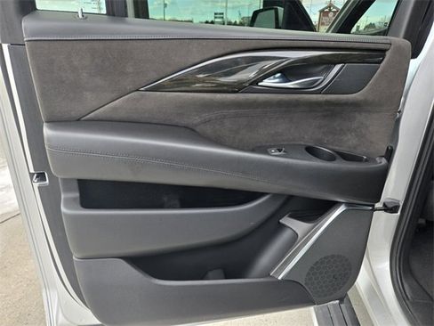 Used 2018 Cadillac Escalade ESV Platinum image 41