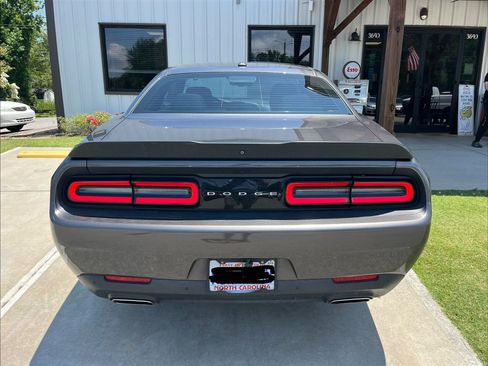 Used 2019 Dodge Challenger SXT w/ Driver Convenience Group RWD image 5