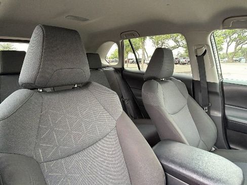 Certified 2025 Toyota RAV4 XLE FWD image 40