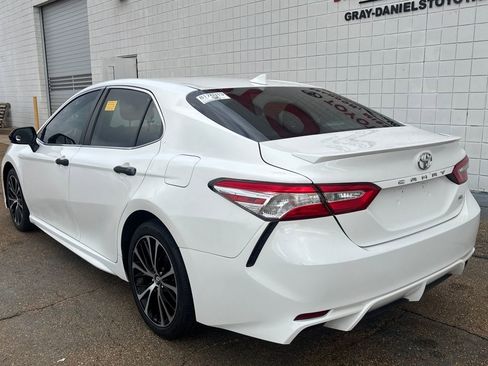 Used 2020 Toyota Camry SE image 3