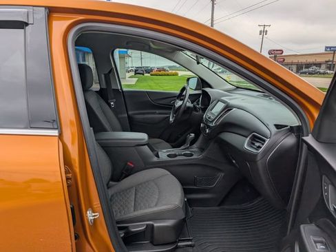 Used 2018 Chevrolet Equinox LT FWD image 3