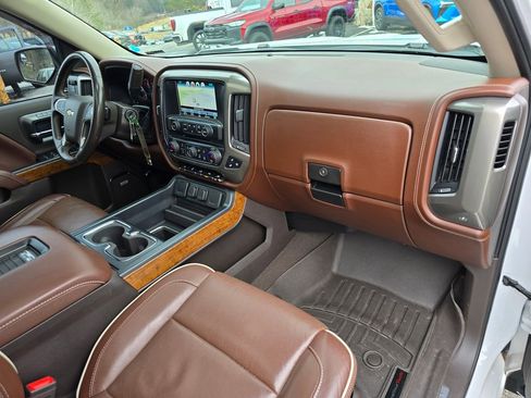 Used 2018 Chevrolet Silverado 1500 High Country image 31