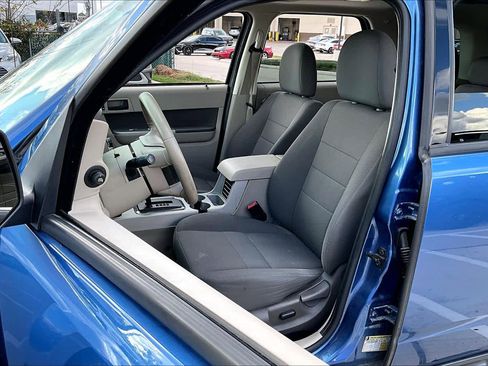 Used 2010 Ford Escape XLT image 7