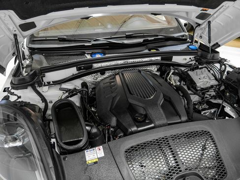 Used 2022 Porsche Macan image 47