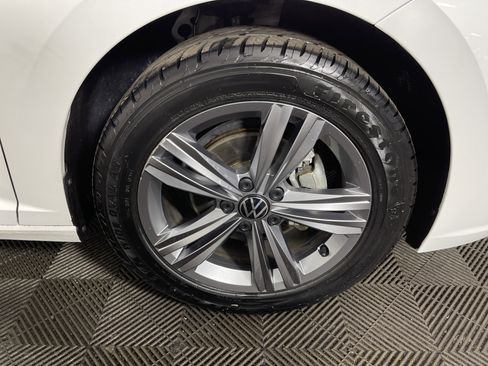 Used 2024 Volkswagen Jetta SE w/ Panoramic Sunroof Package image 7