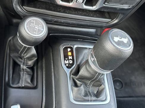 Used 2024 Jeep Wrangler Unlimited w/ Convenience Group AWD/4WD image 36