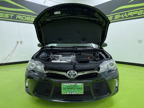 Used 2017 Toyota Camry SE image 4