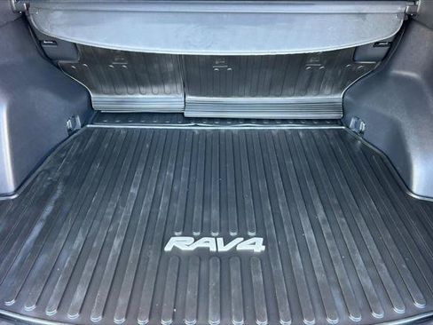 Certified 2022 Toyota RAV4 LE AWD/4WD image 16