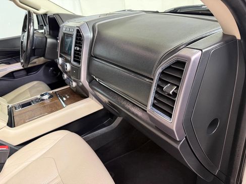 Used 2018 Ford Expedition Platinum RWD image 38