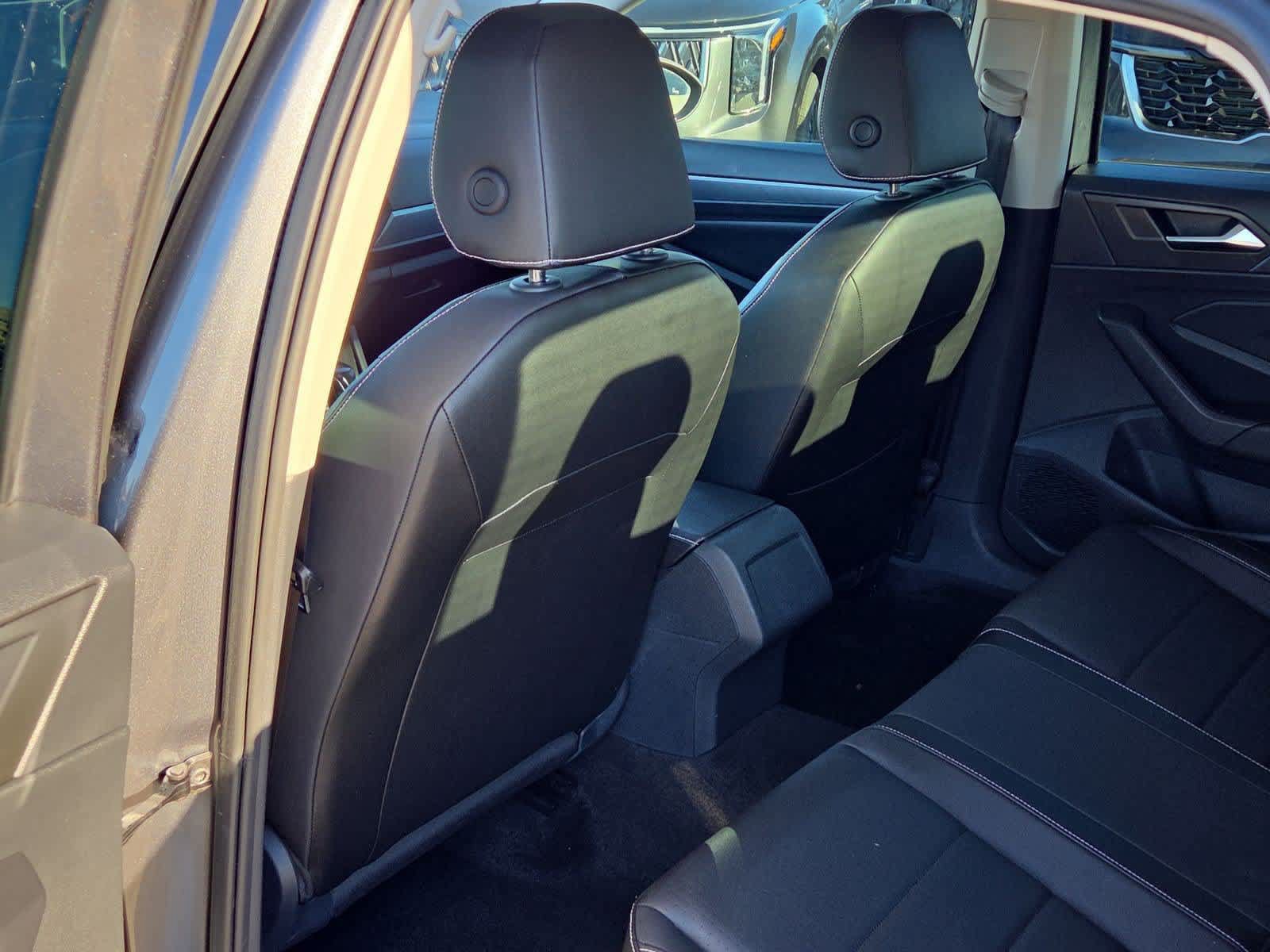 Used 2024 Volkswagen Jetta SE w/ Panoramic Sunroof Package FWD image 18