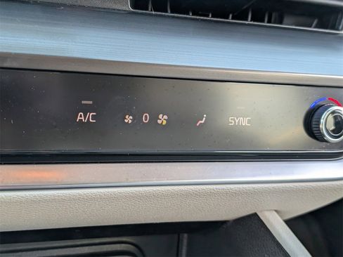 Used 2024 Kia Sportage EX image 16