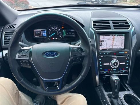 Used 2016 Ford Explorer Limited w/ Equipment Group 301A AWD/4WD image 3