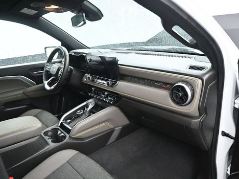 Used 2024 Chevrolet Colorado ZR2 w/ Technology Package AWD/4WD image 16