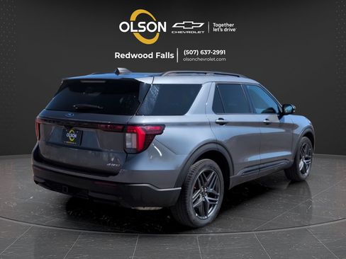 Used 2025 Ford Explorer ST-Line w/ ST-Line Street Pack AWD/4WD image 10