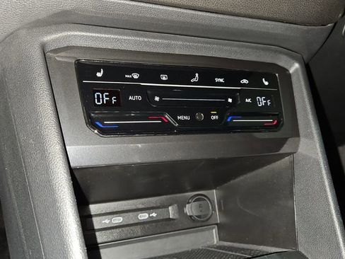 Used 2022 Volkswagen Tiguan SE image 22