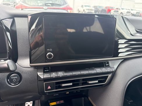 Used 2025 Toyota Camry SE FWD image 18