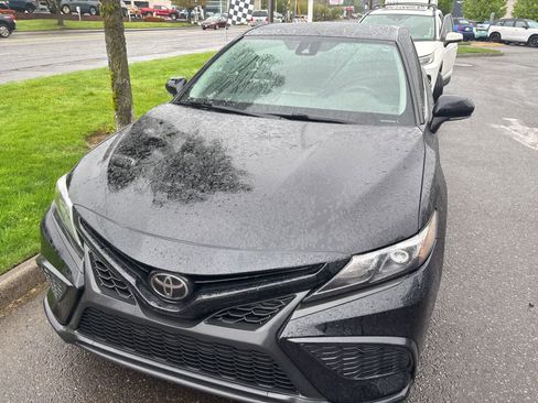 Used 2022 Toyota Camry SE image 9