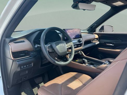 Used 2024 Toyota Grand Highlander AWD Hybrid image 20