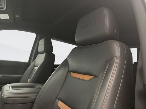 Used 2021 GMC Sierra 1500 AT4 w/ AT4 Preferred Package AWD/4WD image 8
