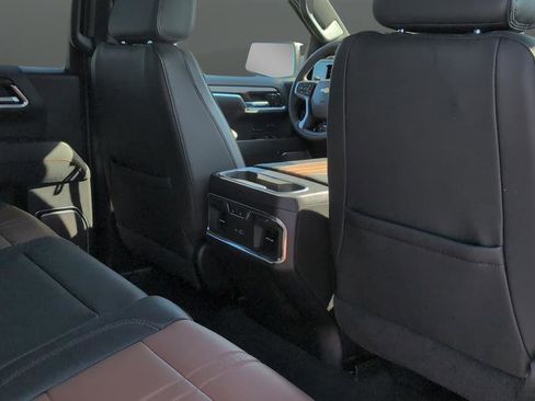 Used 2024 Chevrolet Silverado 1500 High Country w/ High Country Premium Package AWD/4WD image 23