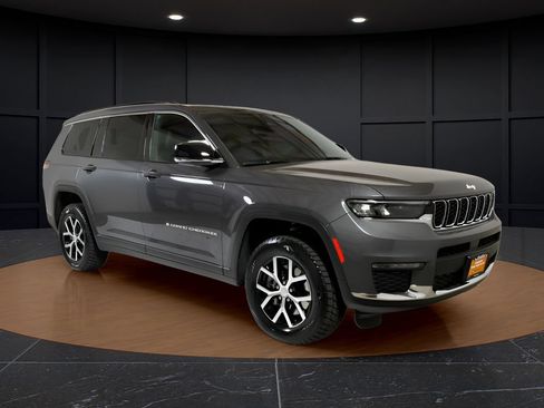 Certified 2025 Jeep Grand Cherokee L Limited w/ Trailer Tow Package AWD/4WD image 3